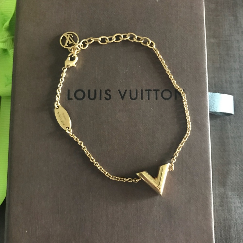 Louis Vuitton Essential V Bracelet Gold Plated